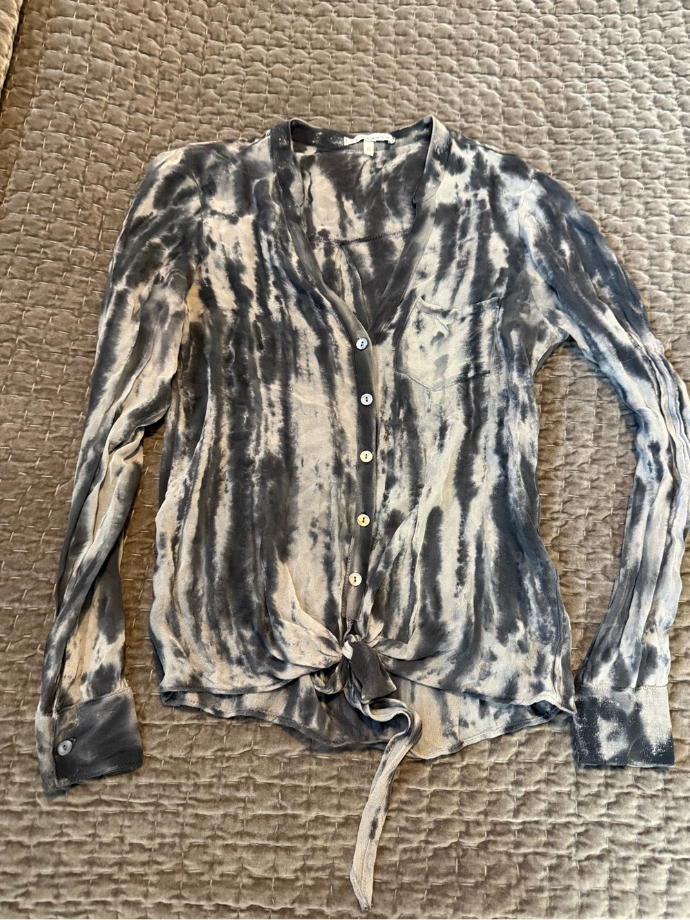 Red Haute Black & Cream Tie-Front Button-Down Shirt